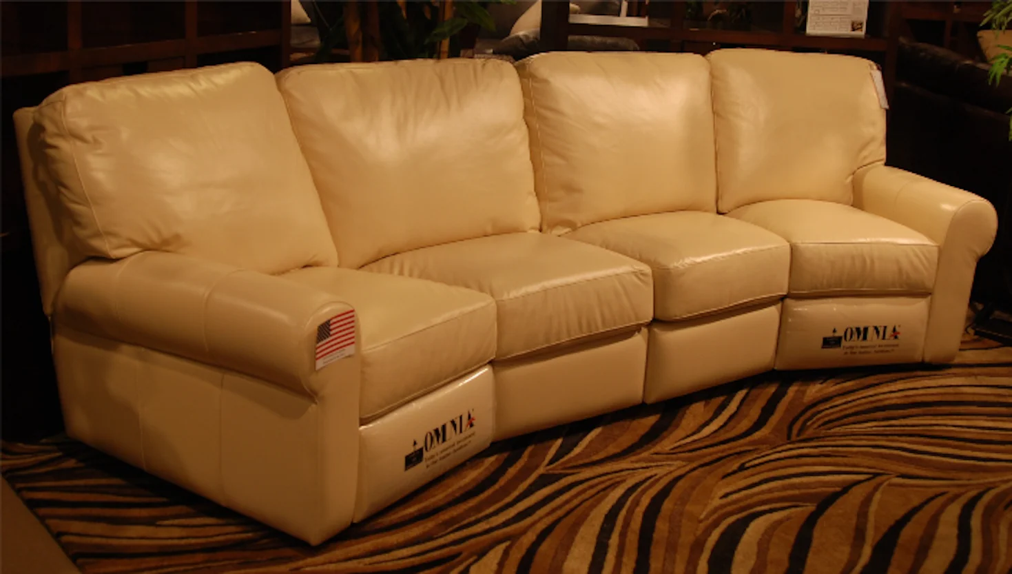 Omnia Piedmont Sectional - Image 3